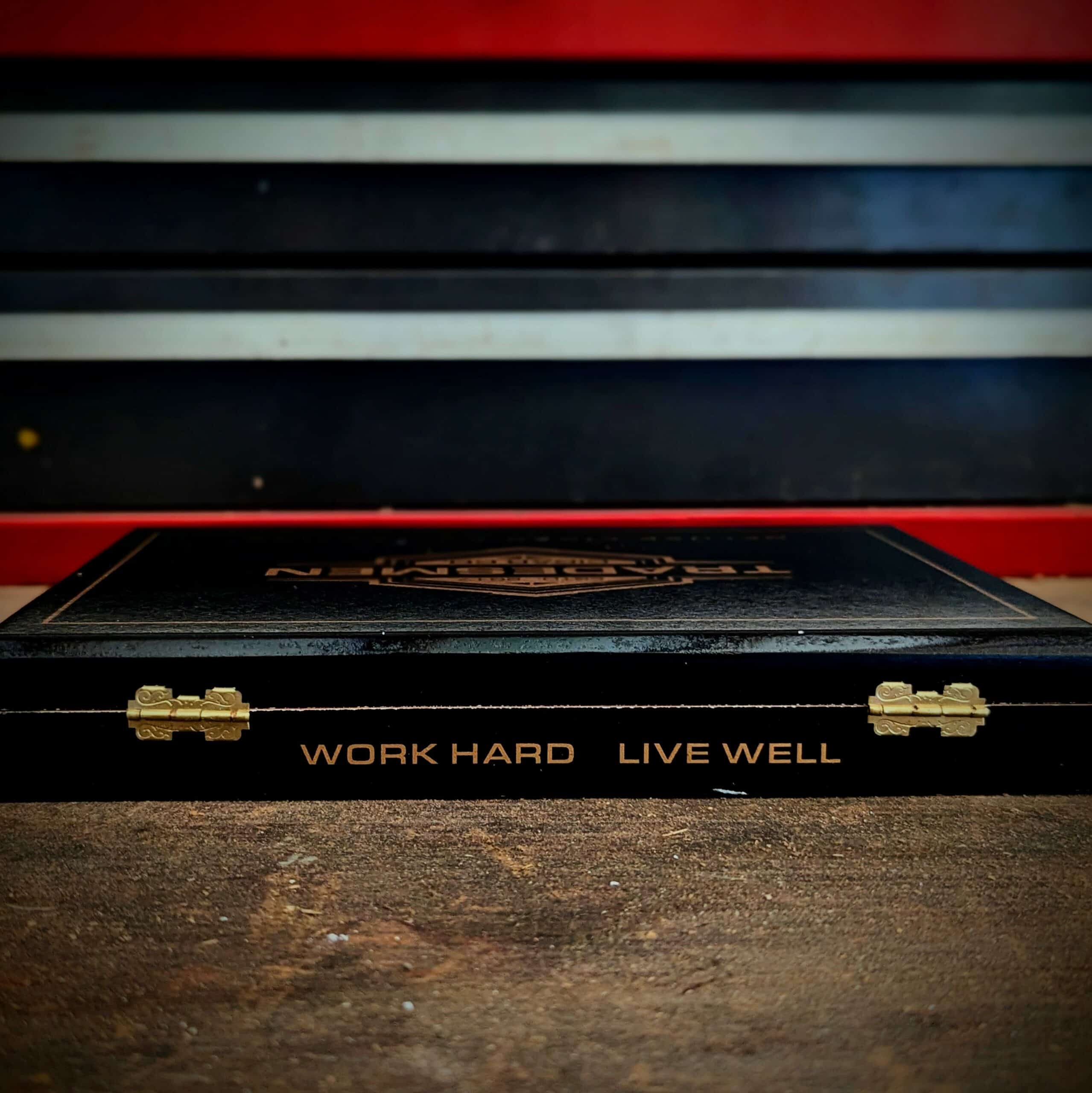 Tradesmen Deluxe Cigar Collection – Limited Edition 10-Cigar Box - Image 5